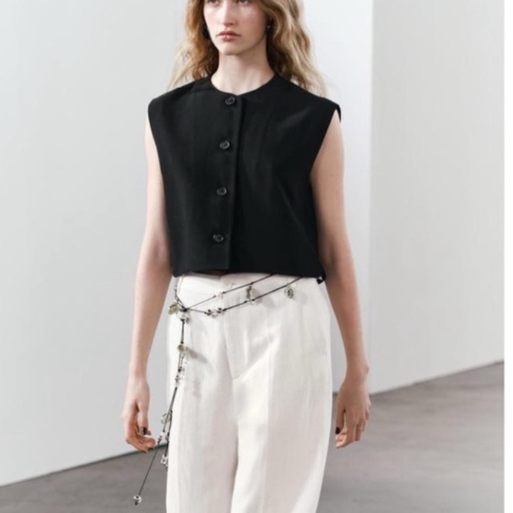 Zara Black Sleeveless Button Front Crop Top